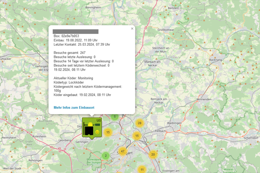Ein Ansicht des Onlineportals zur Rattenbekämpfung. Zu sehen ist ein Teil Stuttgarts als digitale Stadtkarte und ein Symbol, das auf eine Köderbox hinweist.